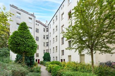 TheWilhelmshavener Group Apartment, group & family friendly, 100m2, 2BR, 1 living room, huge table, ideal for 4 - 6 Guests