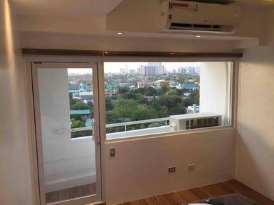 Cozy 35sqm w balcony WiFi near Robinsons Mall