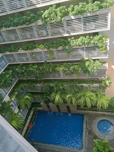 Henry's Newport Condotel