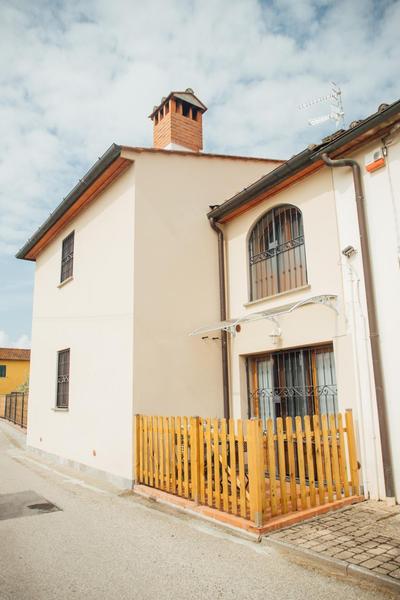 Country Chic Pistoia-casa in campagna giardino, free parking, wi-fi