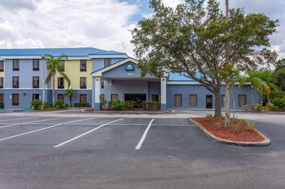 Days Inn & Suites by Wyndham Lakeland