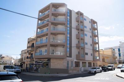 Cerviola Etrin Court