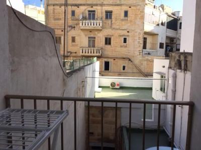 GZIRA / SLIEMA WIFI & AC ! Great Value & Location