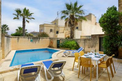 Dar tal-Patri Farmhouse with Private Pool