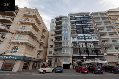 Breathtaking Seafront 3BD w/ Balcony, Sliema coast by 360 Estates