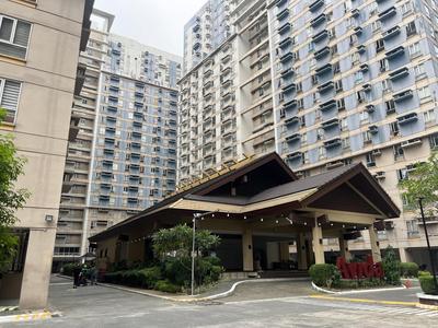 Convenient 2-Bedroom Condo Unit in the Metro