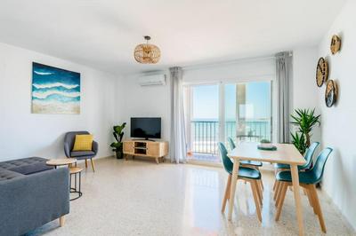 ¡Vistas al mar! Amplio y moderno apartamento de playa