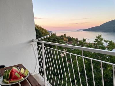 Sea view and family friendly home