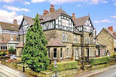 Exclusive 3 Bedroom Penthouse - 2 Bath & Mezzanine