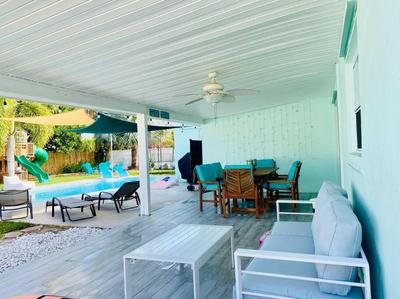 Island Vibes Beach House & 10 min walk to beach
