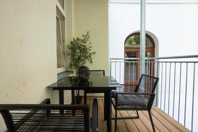 42 m2 central bright apartment with a terrace