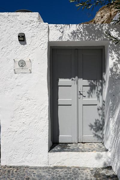 Tree of Life 2 - Authentic Cave - Style Home by ΜΡS
