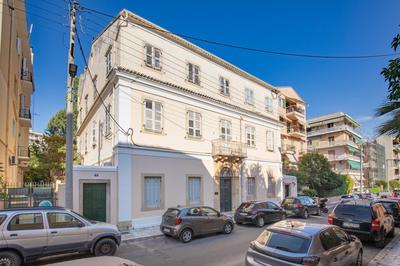 Modern-Vintage Old Town Suites