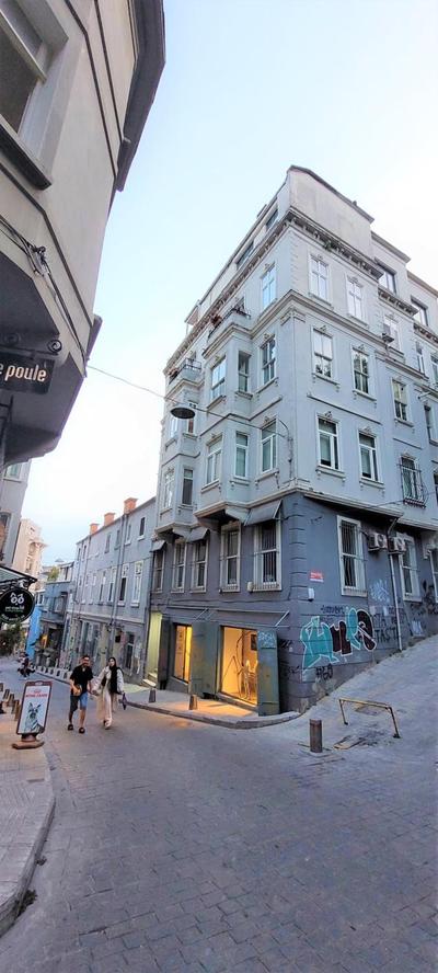 Stylish City Getaway-Explore the Urban Delights