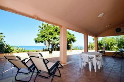 Villa Baialuce a stones throw from the Faraglioni and the Zingaro Reserve