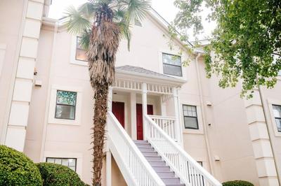 3-Bed Athens Getaway right near UGA with Pool and Parking and SmartTV