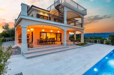 Luxury Villa Glabrova with pool and sauna near the sea on Krk island