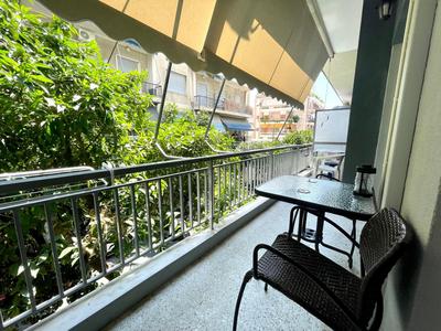 Cozy & Elegant Flat w/ Balcony, 10 mins from Acropolis