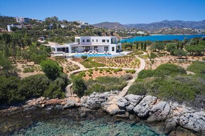 IREMIA SEAFRONT VILLA, Timeless Lifestyle