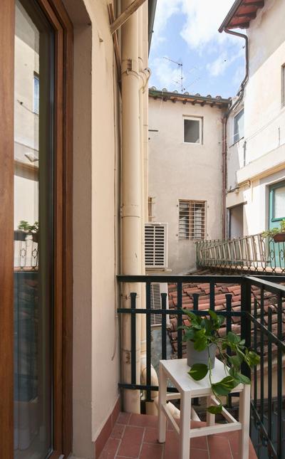 Cozy 1-Bedroom Apartment with Balcony in Florence Historic Center