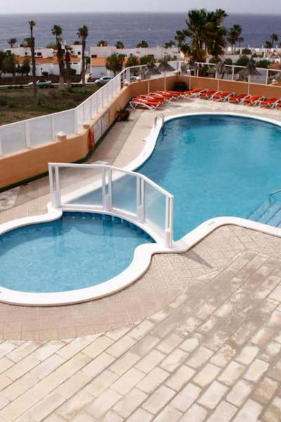 Bright Apt, terrace,heated pool.