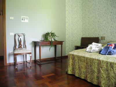 Villa Miani camera floreale