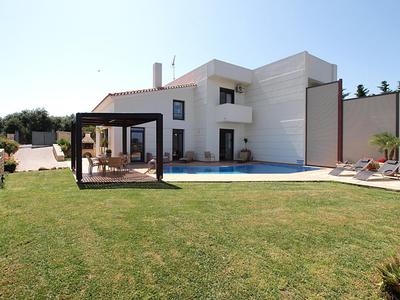 VILLA ROTUNDA B