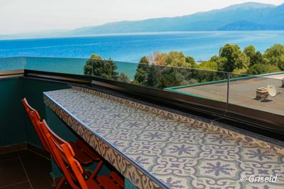 Drion Apartment with lake view