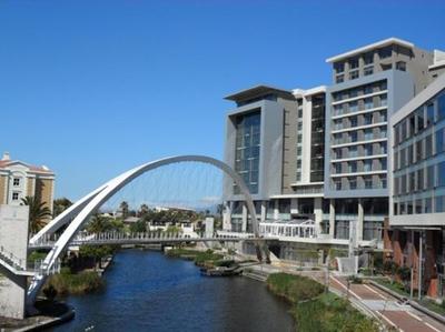Belina - Crystal Towers Canal Front