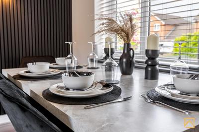 Cosy 5 bedroom house - Central By Valore Property Services