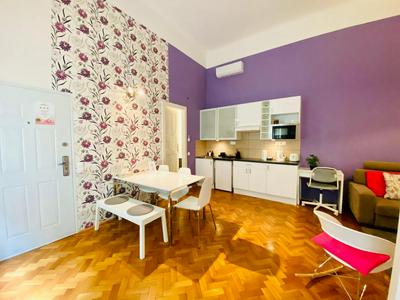 Stylish & Bright 1BR in the Heart of Budapest with AC - Purple House
