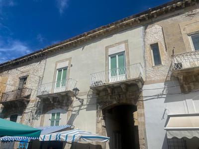 Arco del Mercato Suite