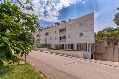 Stylish two bedroom apartment&garage parking place