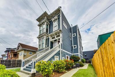 West Oakland 3br2ba top floor flat ideal for bus