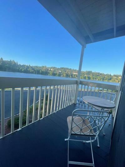 Lovely 1 bedroom condo on the Narrows
