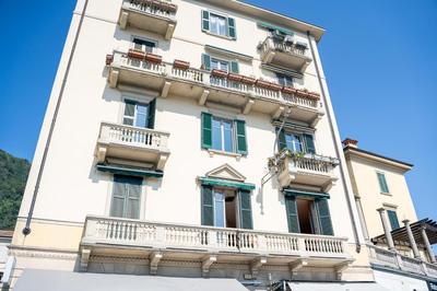 Appartamento esclusivo fronte lago, in centro a Como con garage