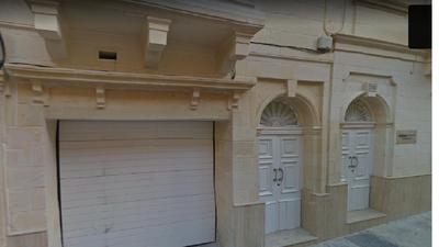 Beautifully finished and large apartment steps away from rocky beach DDIF1-1