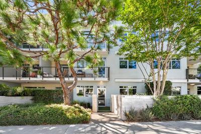 Beverly Grove Chic City Oasis 2 BR Apt with Den 138