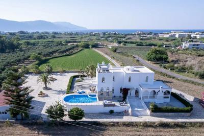 Santo Villa, a riveting group sanctuary!