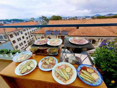 WHITE COFFEE HOUSE HOTEL