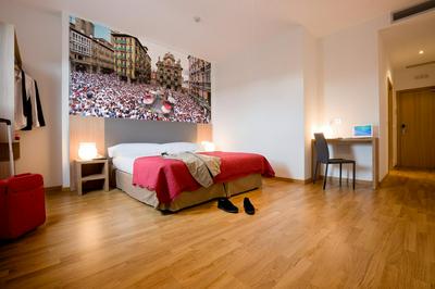 IRAIPE Pamplona Hostal Auto Check-in