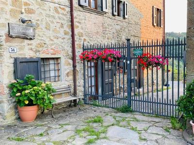Romantic Tuscan Barn with Pool Views Private Terrace Sleeps 2 to 6, Lamole Greve in Chianti