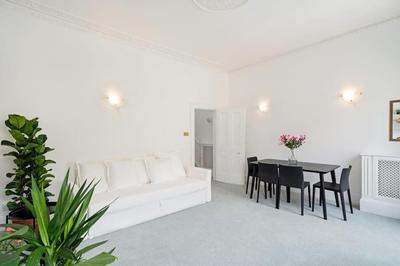 Beautiful Two Bedroom Maisonette in the heart of Chelsea