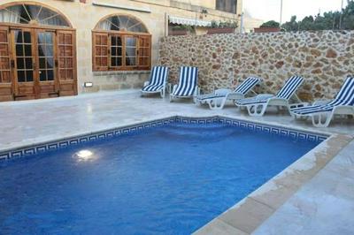 Ta' Sonia Farmhouse with pool in Xaghra
