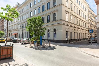 Chill 'N' Joy Boutique suites