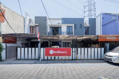 RedDoorz At Nginden Surabaya