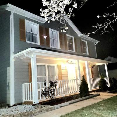 Spacious 3 Bedroom 2.5 Baths home. Free parking and Wi-Fi