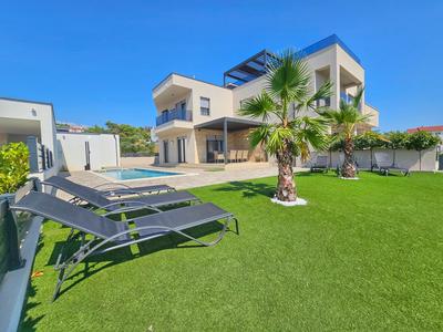 Deluxe villa in Vodice