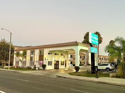 Casa Blanca Hotel - Cypress, Buena Park