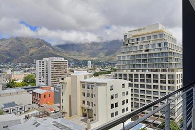Lola - Luxury city centre apartment with City and Mountain views